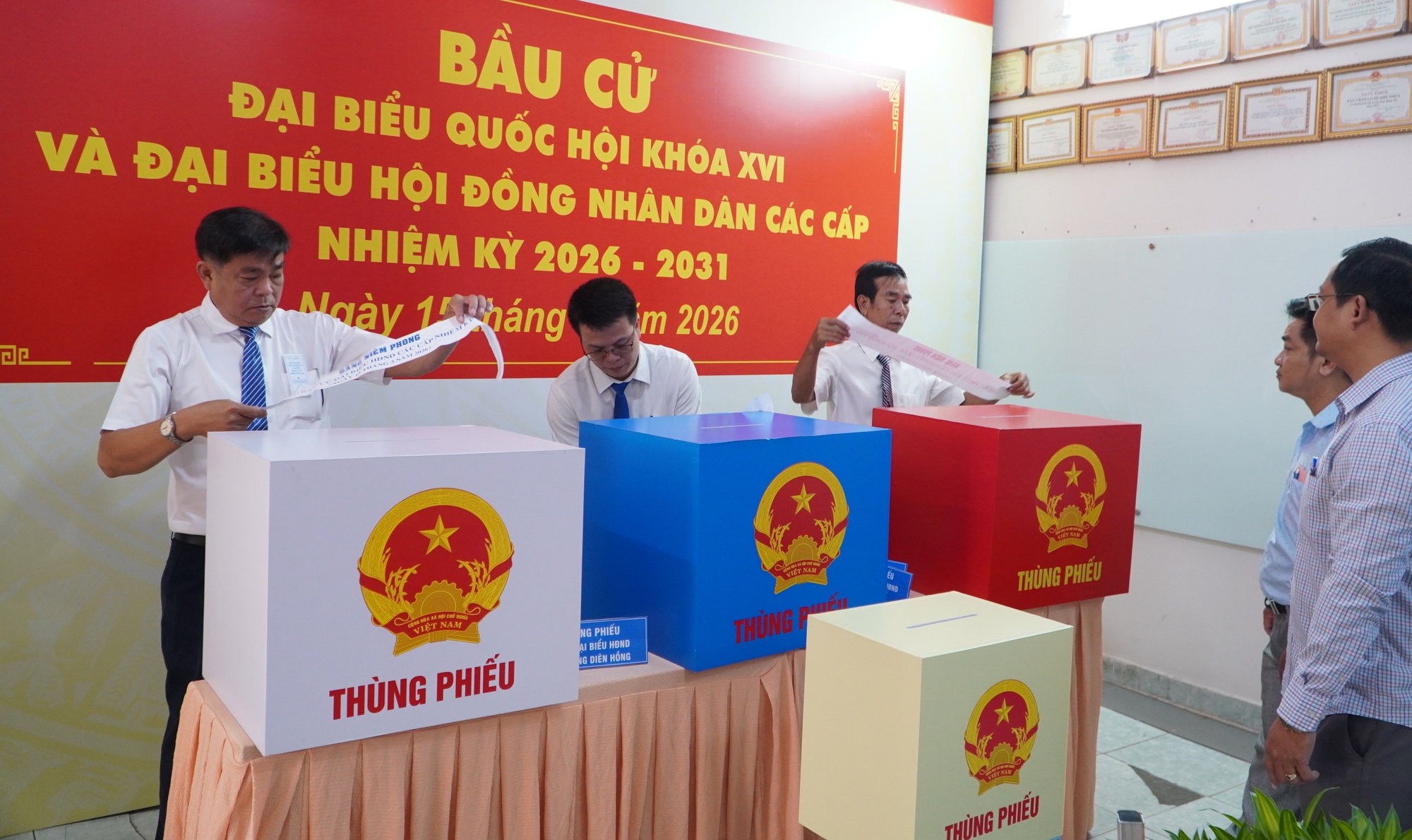 Cử tri đi bầu cử cần lưu ý những gì?- Ảnh 1. Cử tri đi bầu cử cần lưu ý những gì?- Ảnh 1.