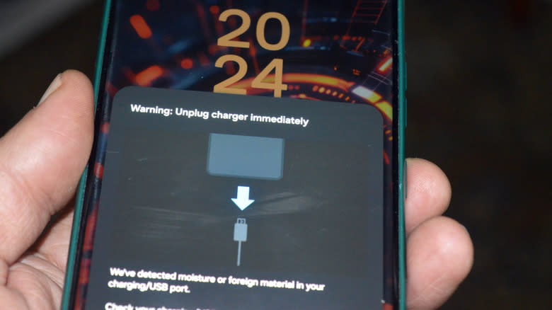 Bóc trần 3 thủ phạm khiến điện thọai Android không nhận sạc hiệu quả 2026 - Ảnh 3. Bóc trần 3 thủ phạm khiến điện thọai Android không nhận sạc hiệu quả 2026 - Ảnh 3.