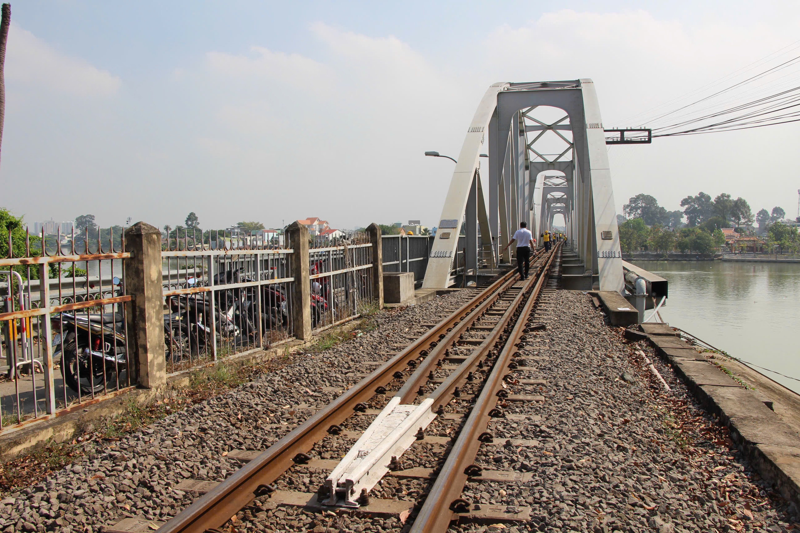 Chốt phương án sửa chữa cầu Ghềnh sau sự cố sà lan tông - Ảnh 4. Chốt phương án sửa chữa cầu Ghềnh sau sự cố sà lan tông - Ảnh 4.