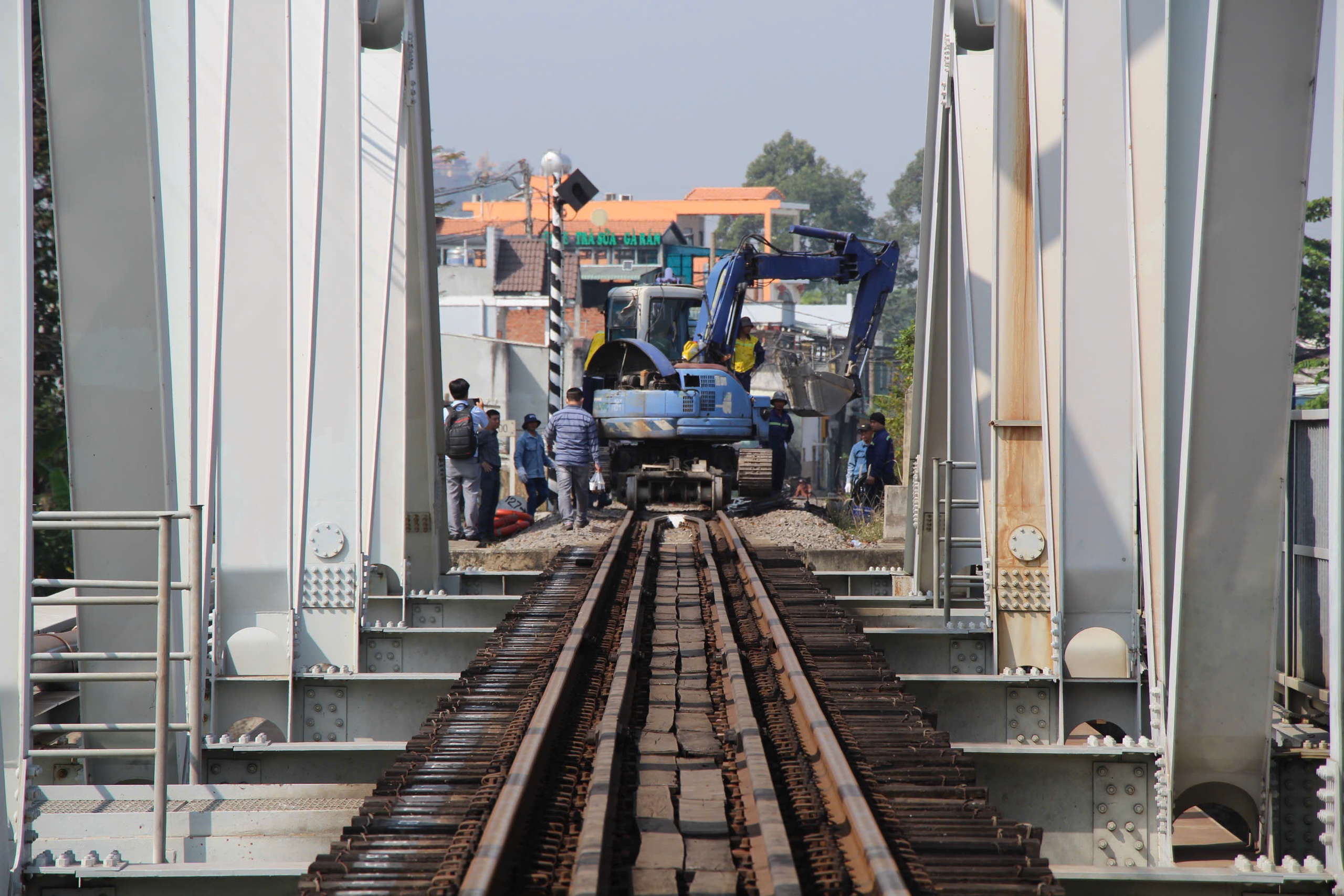 Chốt phương án sửa chữa cầu Ghềnh sau sự cố sà lan tông - Ảnh 5. Chốt phương án sửa chữa cầu Ghềnh sau sự cố sà lan tông - Ảnh 5.
