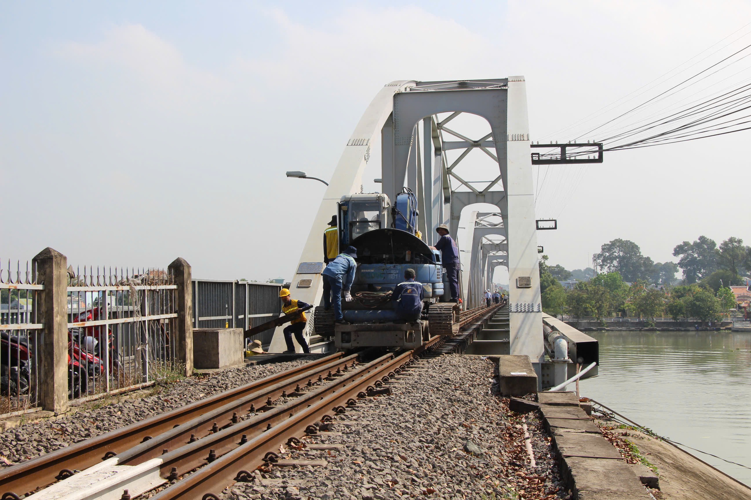 Chốt phương án sửa chữa cầu Ghềnh sau sự cố sà lan tông - Ảnh 9. Chốt phương án sửa chữa cầu Ghềnh sau sự cố sà lan tông - Ảnh 9.