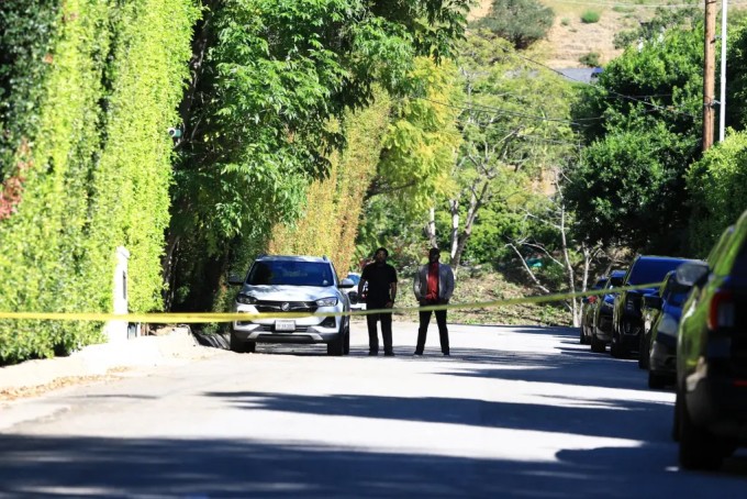 Biệt thự của Rihanna bị nã súng 4 Bên ngoài biệt thự của Rihanna. Ảnh: Backgrid