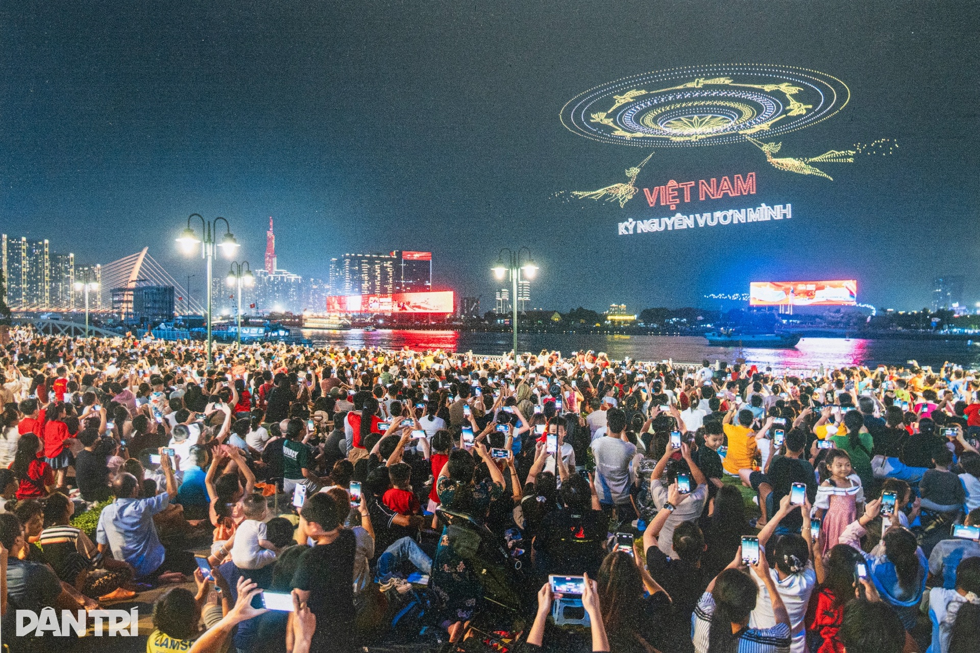 Những khuôn hình kể câu chuyện Việt Nam trên hành trình đổi mới - 11