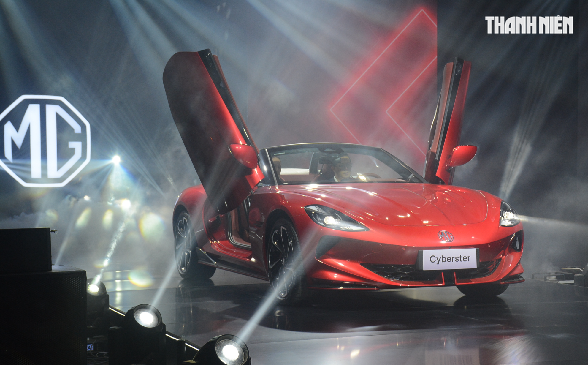 Nhiều mẫu ô tô mới đời cũ tồn kho giảm giá cả trăm triệu đồng - Ảnh 3.