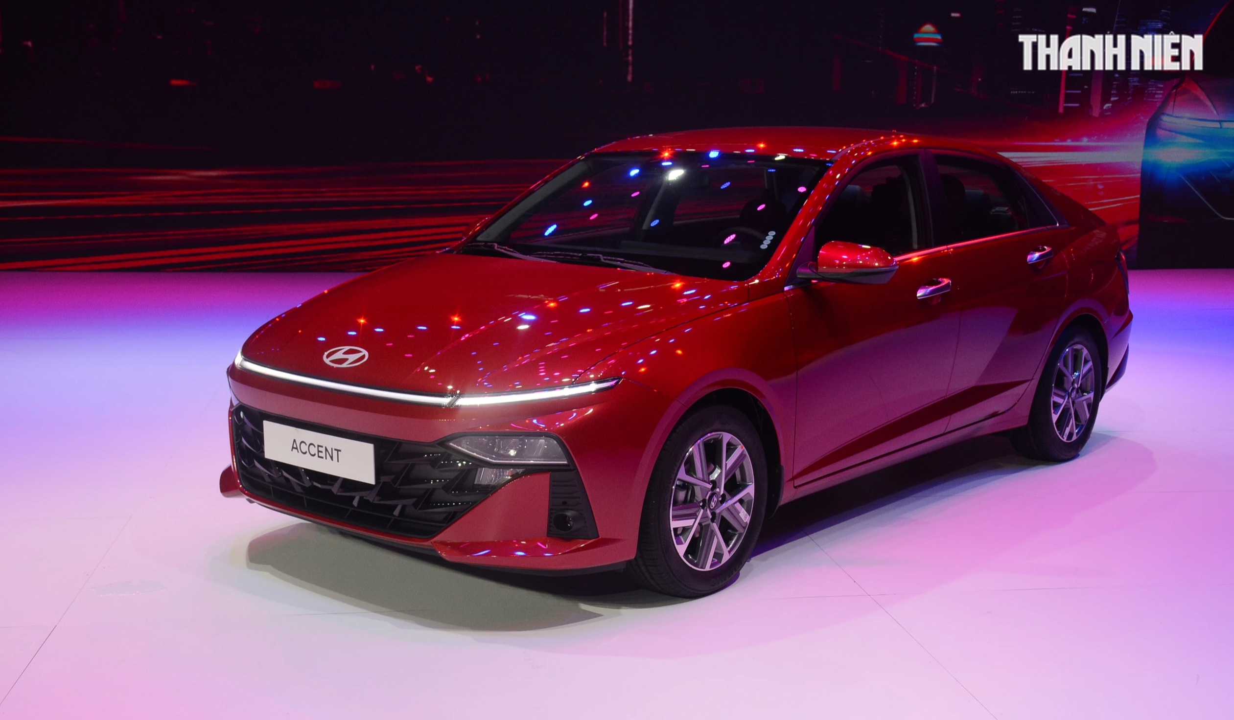 Nhiều mẫu ô tô mới đời cũ tồn kho giảm giá cả trăm triệu đồng - Ảnh 4.