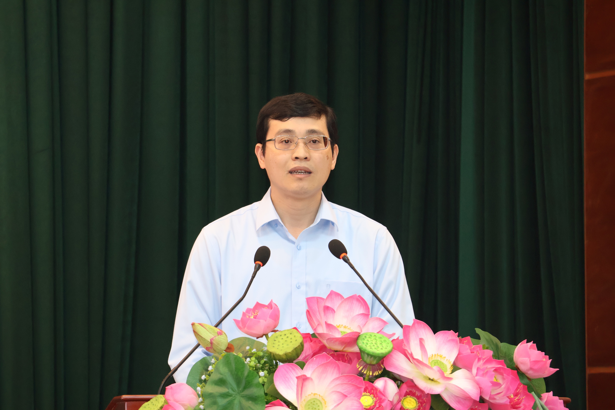 Bí thư Thành ủy TPHCM tiếp xúc cử tri 3 phường: Bình Tiên, Bình Tây, Bình Phú - Ảnh 6.