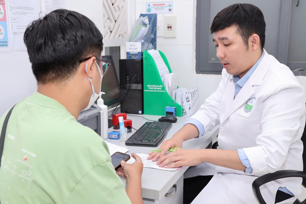 Gia tăng người mắc sùi mào gà, giang mai vào bệnh viện cầu cứu - 2