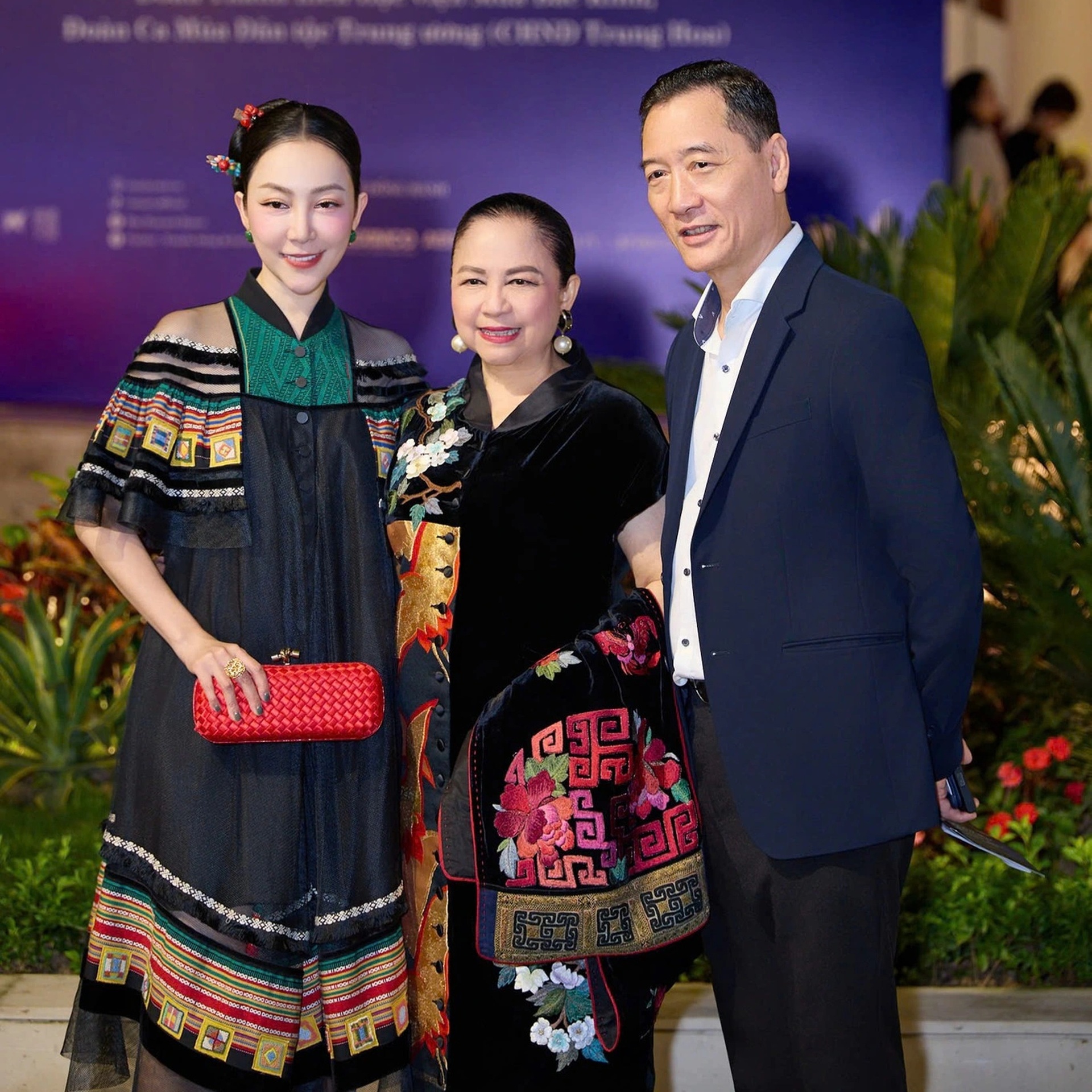 Màn vũ đạo đẹp mắt trong chương trình Khổng tước của Dương Lệ Bình - 3 Màn vũ đạo đẹp mắt trong chương trình Khổng tước của Dương Lệ Bình - 3