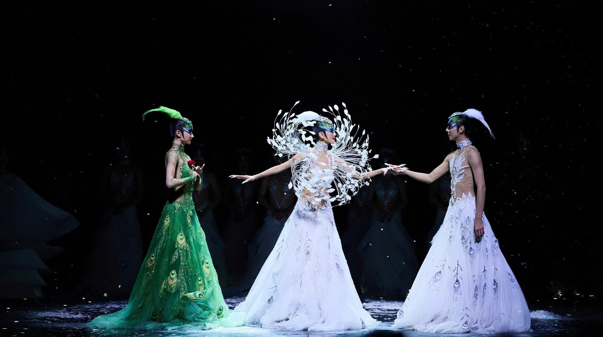 Màn vũ đạo đẹp mắt trong chương trình Khổng tước của Dương Lệ Bình - 7 Màn vũ đạo đẹp mắt trong chương trình Khổng tước của Dương Lệ Bình - 7