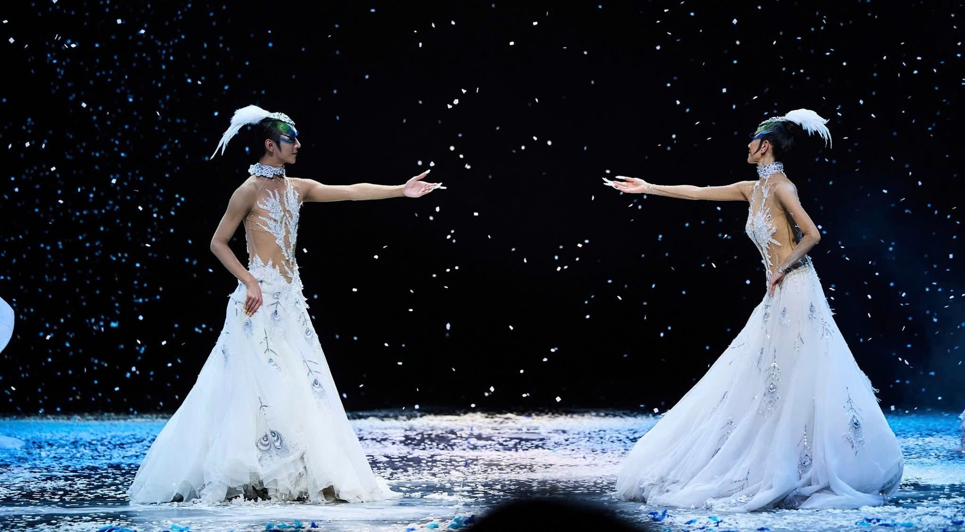 Màn vũ đạo đẹp mắt trong chương trình Khổng tước của Dương Lệ Bình - 10 Màn vũ đạo đẹp mắt trong chương trình Khổng tước của Dương Lệ Bình - 10