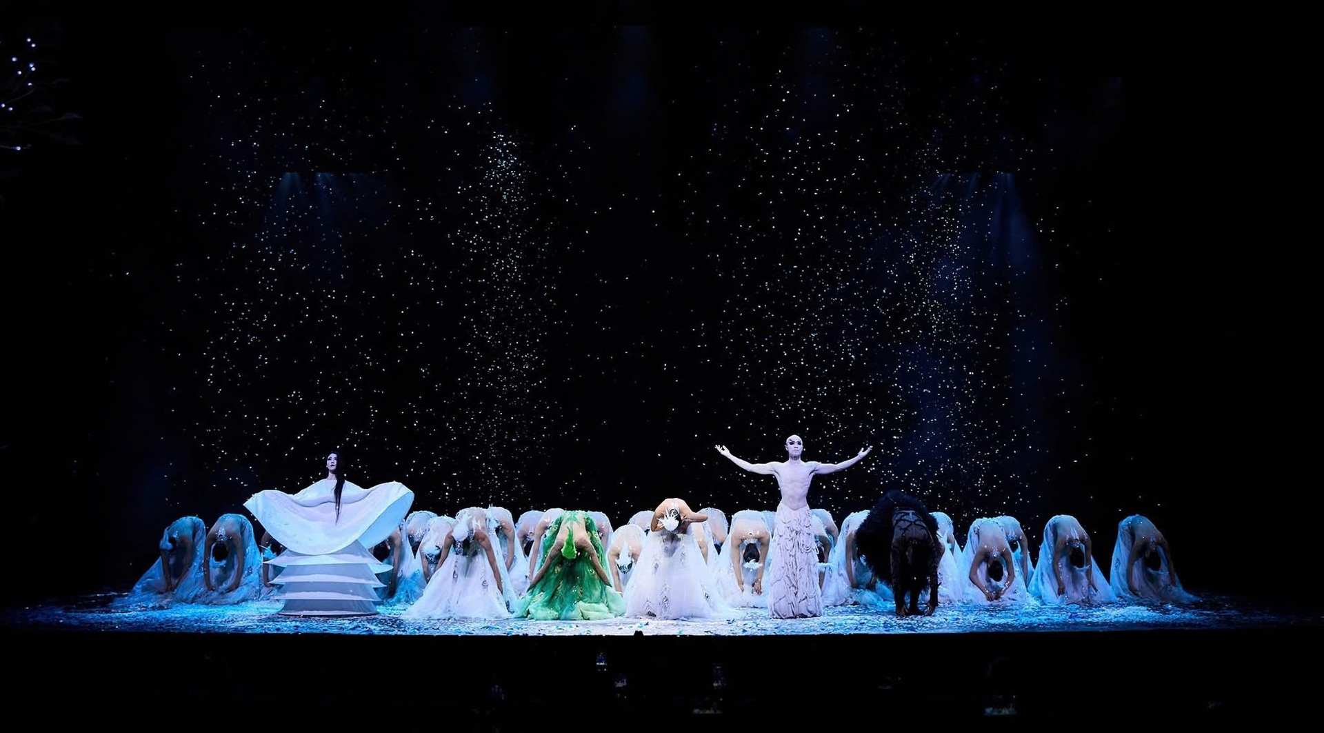 Màn vũ đạo đẹp mắt trong chương trình Khổng tước của Dương Lệ Bình - 11 Màn vũ đạo đẹp mắt trong chương trình Khổng tước của Dương Lệ Bình - 11