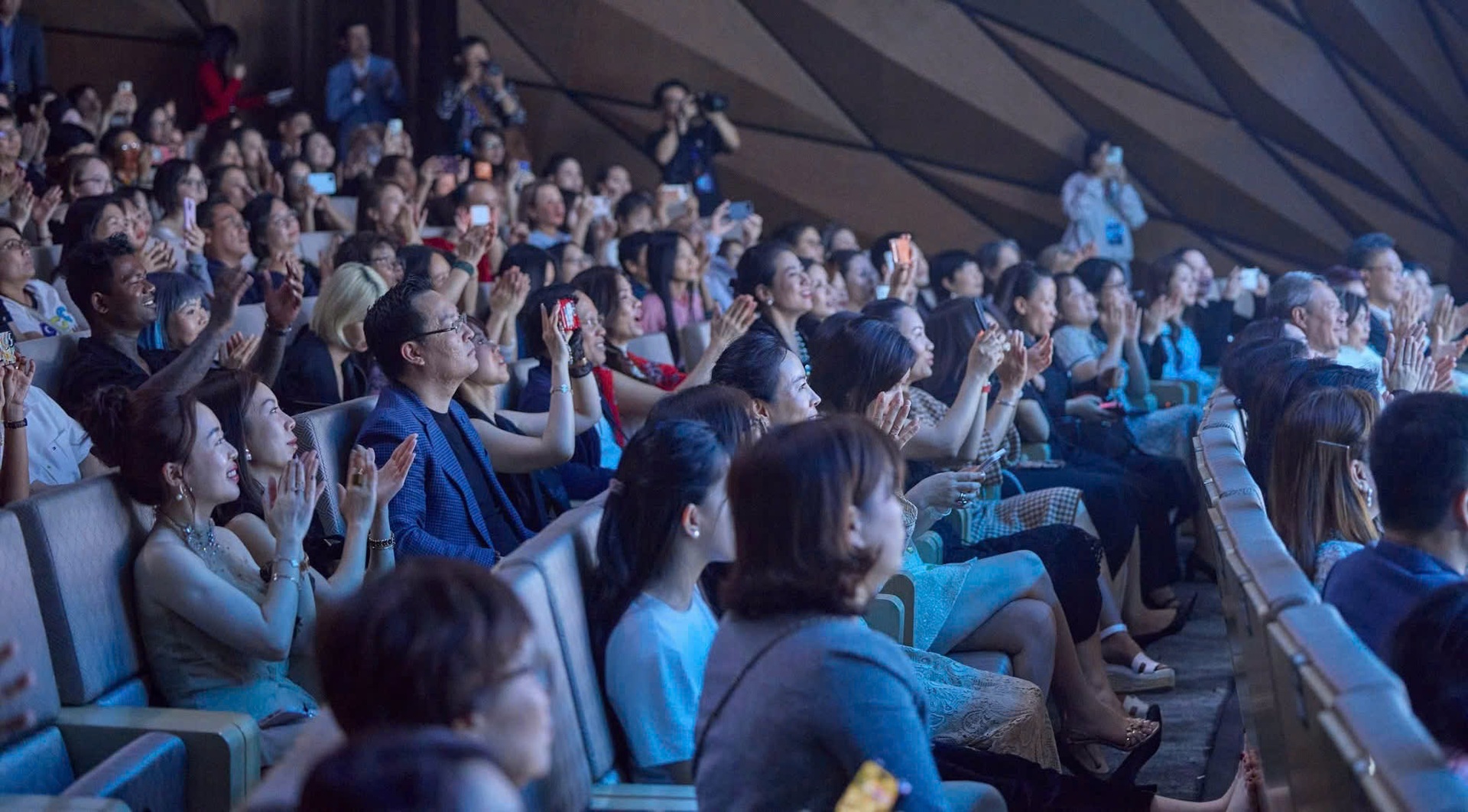 Màn vũ đạo đẹp mắt trong chương trình Khổng tước của Dương Lệ Bình - 13 Màn vũ đạo đẹp mắt trong chương trình Khổng tước của Dương Lệ Bình - 13