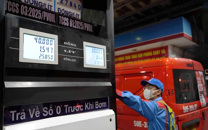 Giá dầu dựng đứng, chủ xe container 'cân não': chạy 150km, giá cước 3,8 triệu, chi phí hơn 4 triệu - Ảnh 4.