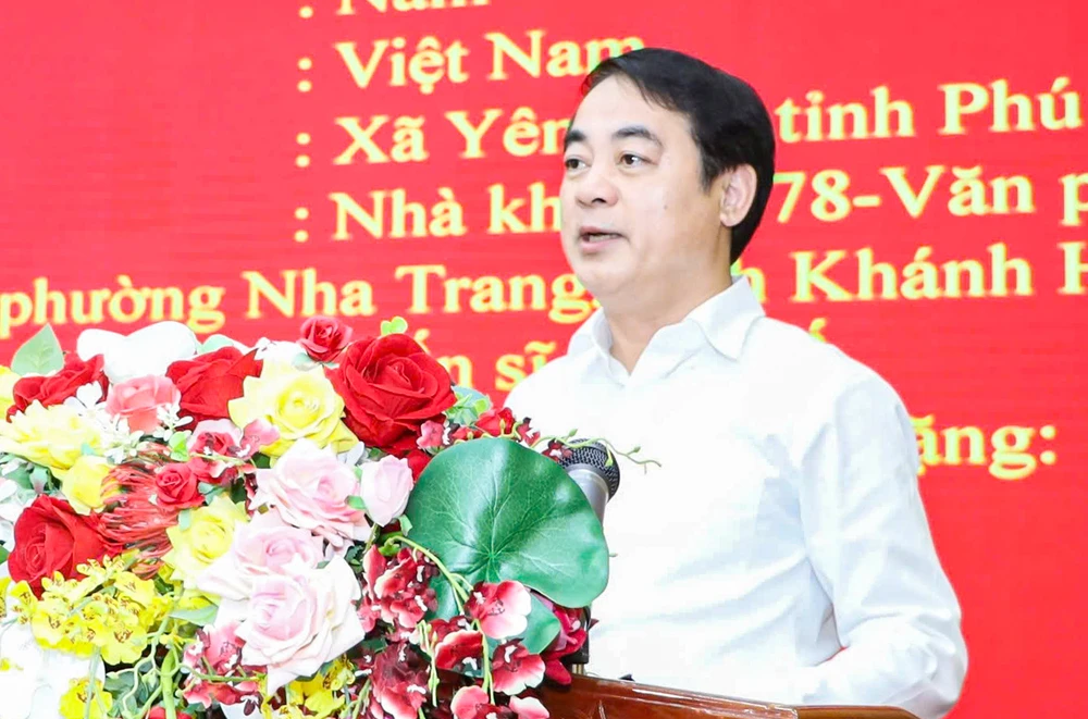 Ông Nghiêm Xuân Thành cam kết thiết lập nhiều kênh để tiếp nhận ý kiến, kiến nghị của dân. Ảnh: XH z7602439611409_b4e43e7faf63b78e7e82b151b8dfe3d0.jpg