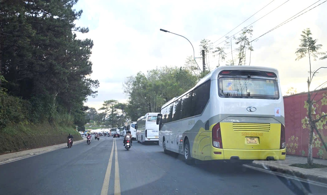 Cảnh sát giao thông Đà Lạt: Xây dựng hình ảnh thân thiện với du khách năm 2026 - Ảnh 3.