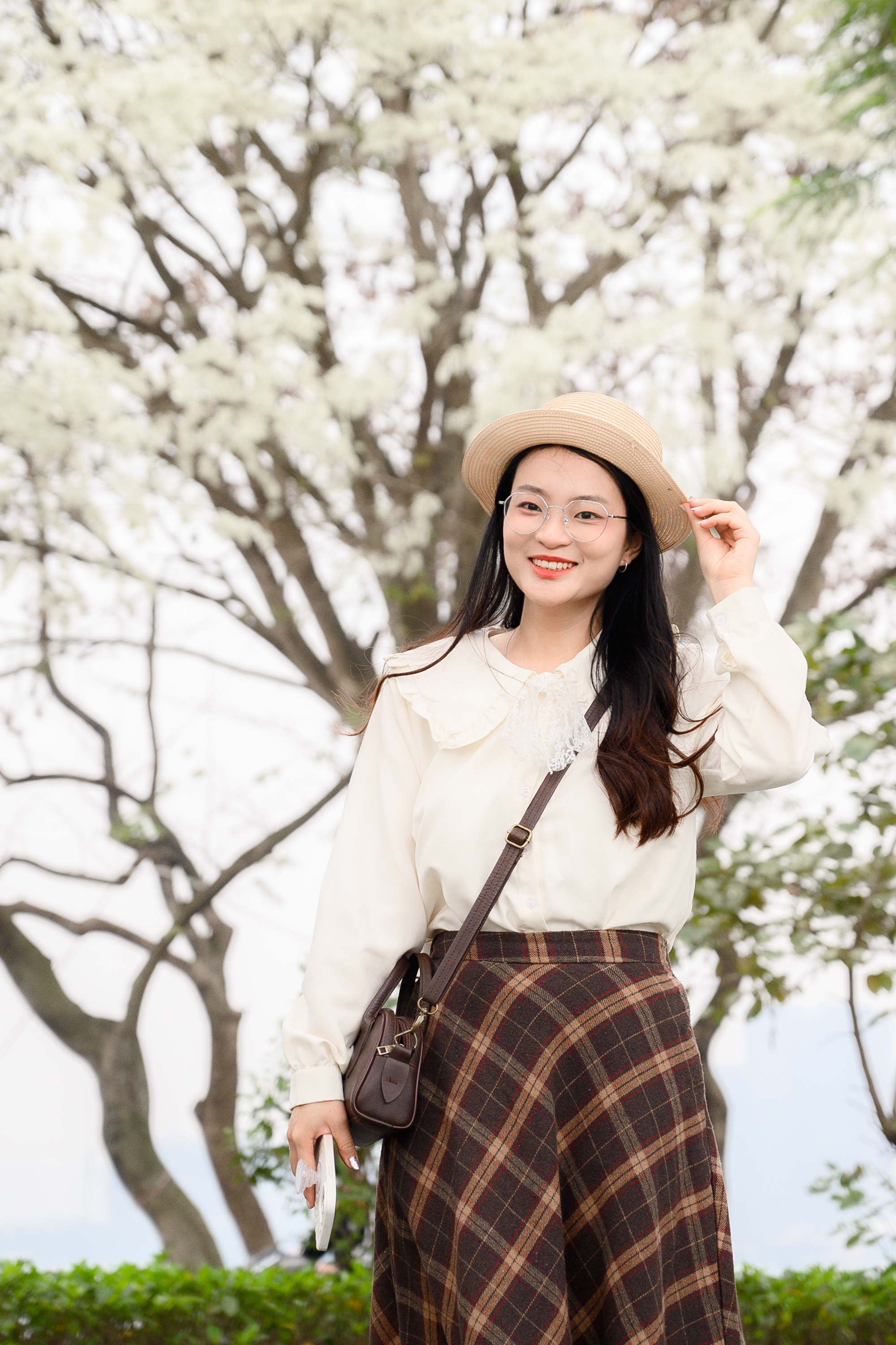 Cả Hà Nội phát sốt vì những cây hoa này: Chỗ đẹp như ngôn tình, nơi đã xác xơ - đi nhầm phí công vô ích!- Ảnh 10. Cả Hà Nội phát sốt vì những cây hoa này: Chỗ đẹp như ngôn tình, nơi đã xác xơ - đi nhầm phí công vô ích!- Ảnh 10.