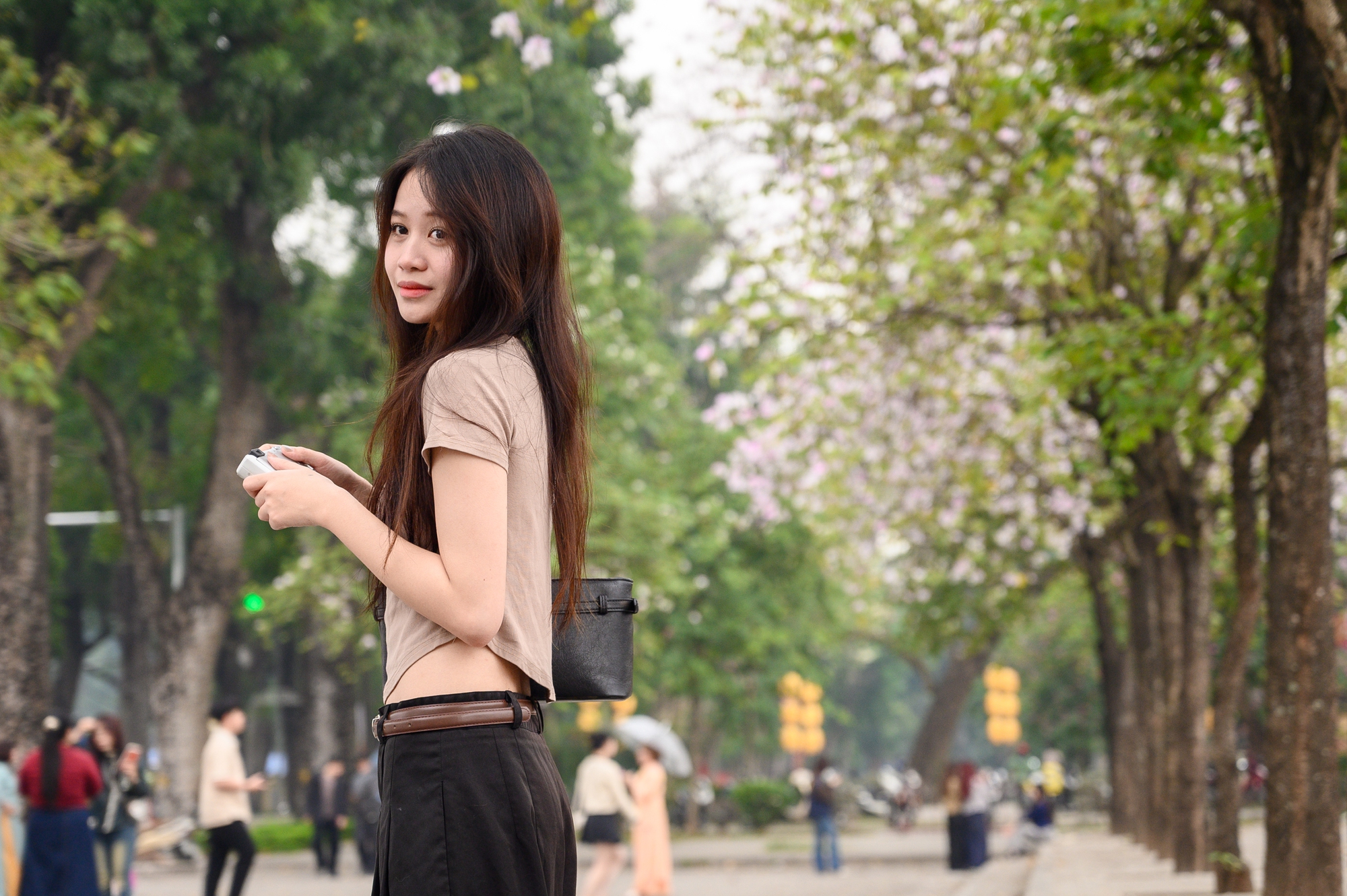 Cả Hà Nội phát sốt vì những cây hoa này: Chỗ đẹp như ngôn tình, nơi đã xác xơ - đi nhầm phí công vô ích!- Ảnh 18. Cả Hà Nội phát sốt vì những cây hoa này: Chỗ đẹp như ngôn tình, nơi đã xác xơ - đi nhầm phí công vô ích!- Ảnh 18.