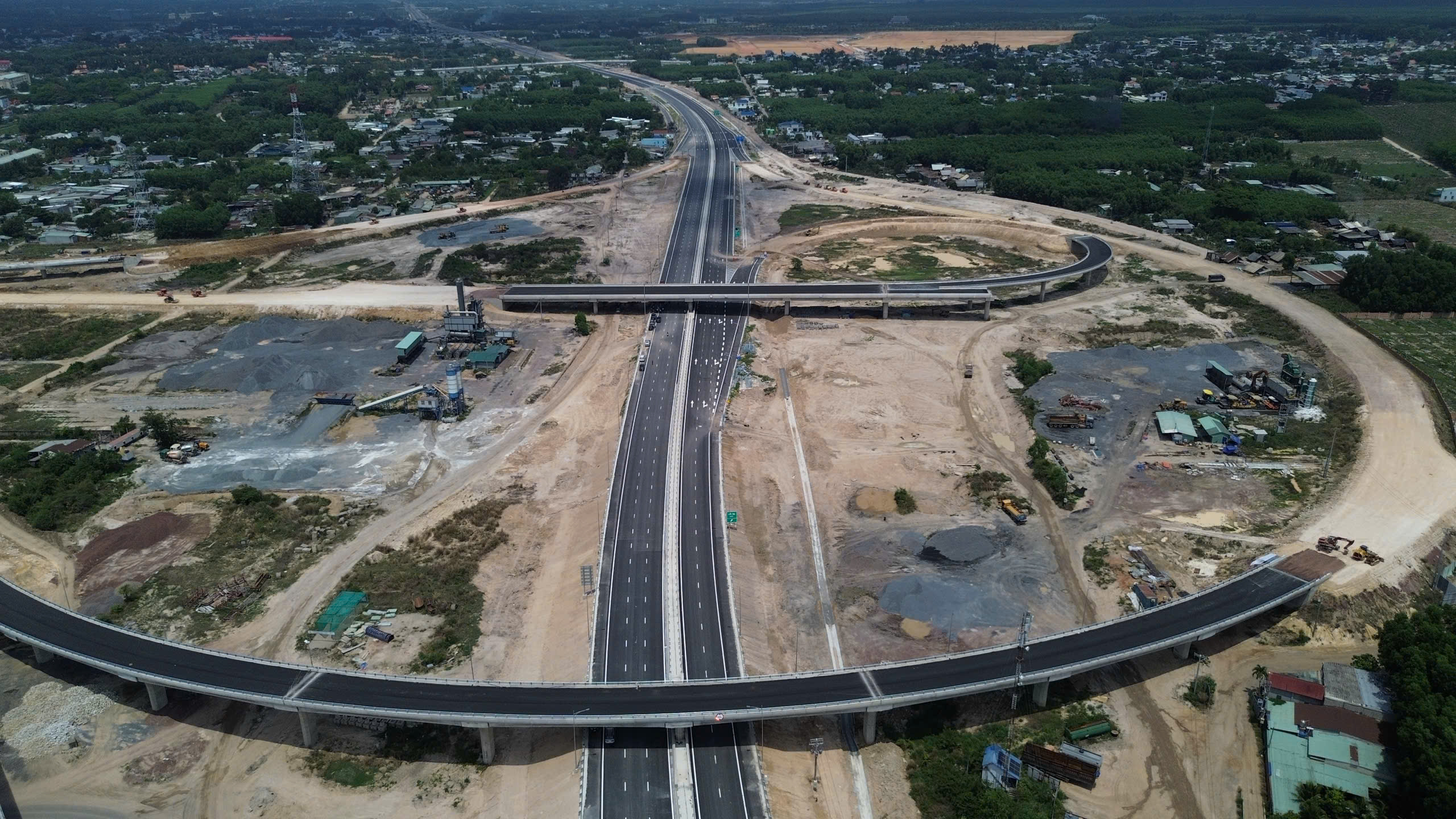 Đẩy nhanh tiến độ 2 tuyến cao tốc kết nối sân bay Long Thành 4 Đẩy nhanh tiến độ 2 tuyến cao tốc kết nối sân bay Long Thành - Ảnh 4.