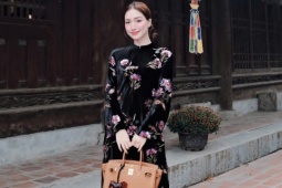 Hòa Minzy phối áo dài với loạt túi hiệu