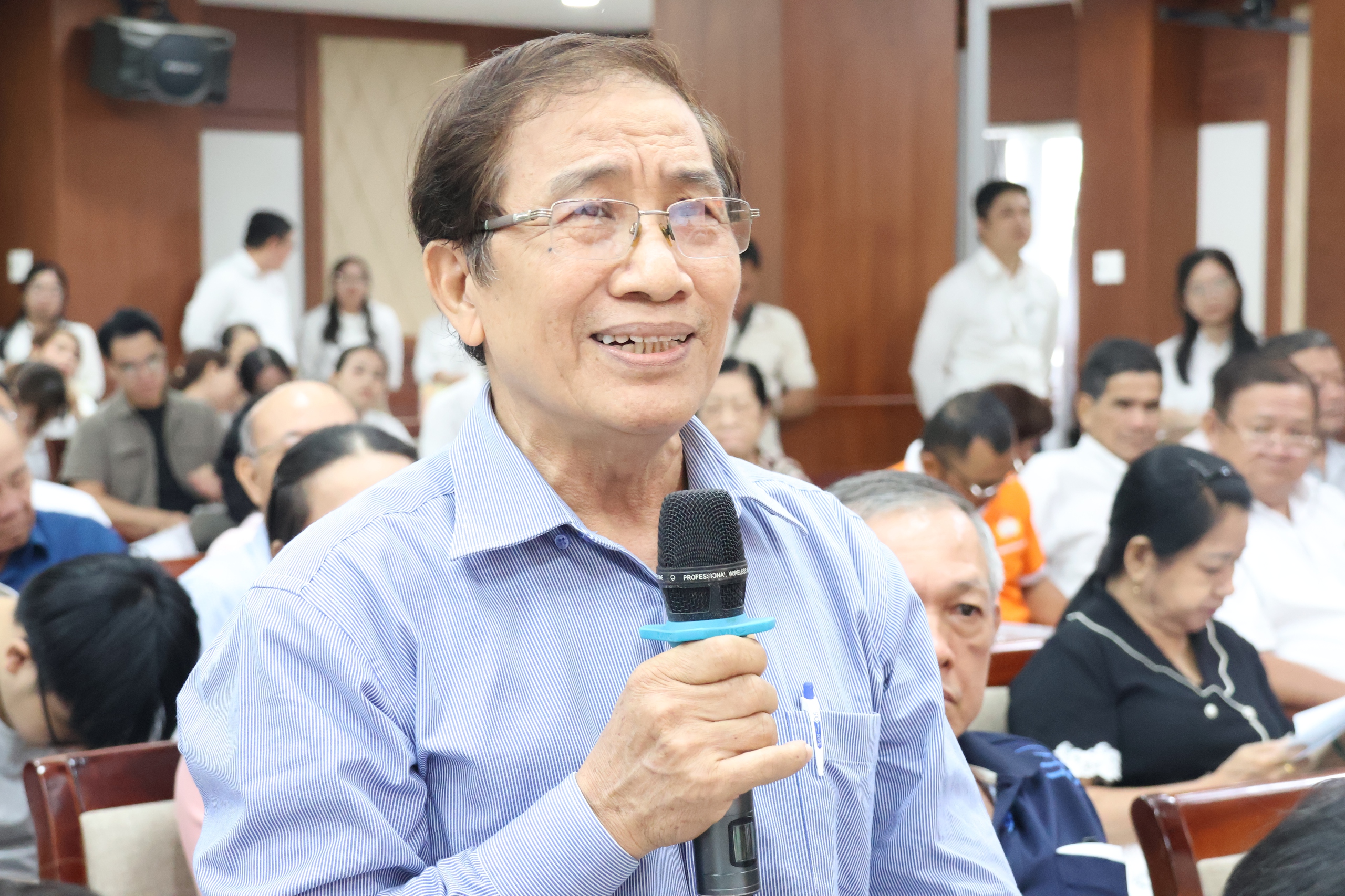 Bí thư Thành ủy TPHCM cảnh báo nguy cơ từ điện thoại thông minh với trẻ em - Ảnh 4.