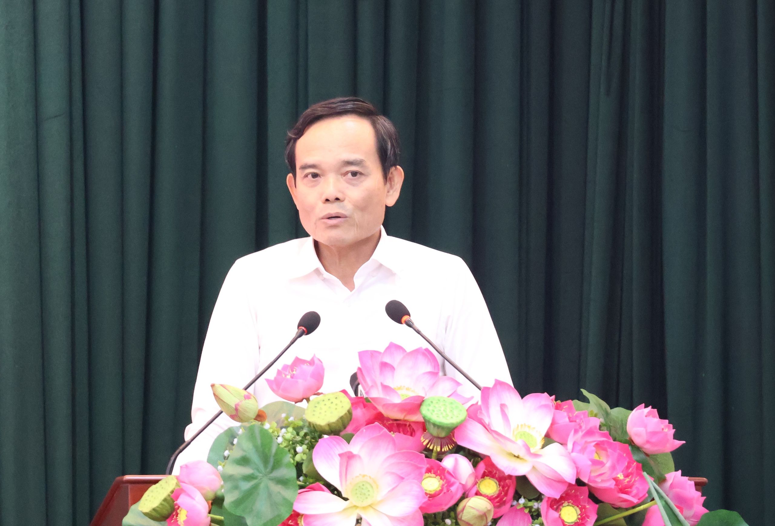 Bí thư Thành ủy TPHCM cảnh báo nguy cơ từ điện thoại thông minh với trẻ em - Ảnh 6.