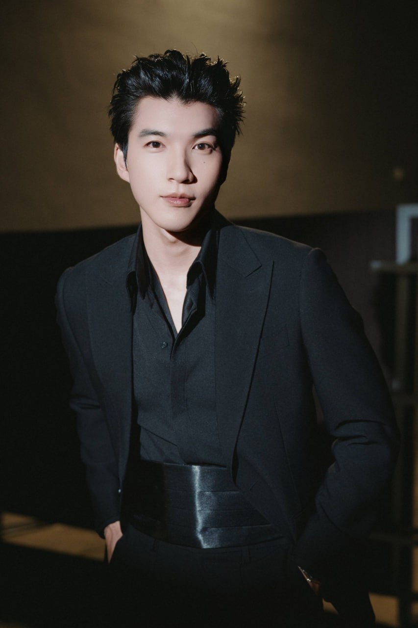 HIEUTHUHAI đánh úp cả đám đông ùa ra phố đi bộ, bị bảo an “tuýt còi”- Ảnh 4.