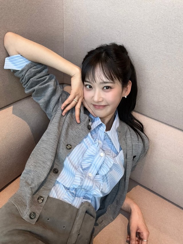 Áo cardigan mỏng giúp hoàn thiện phong cách thời trang trong ngày giao mùa- Ảnh 5.