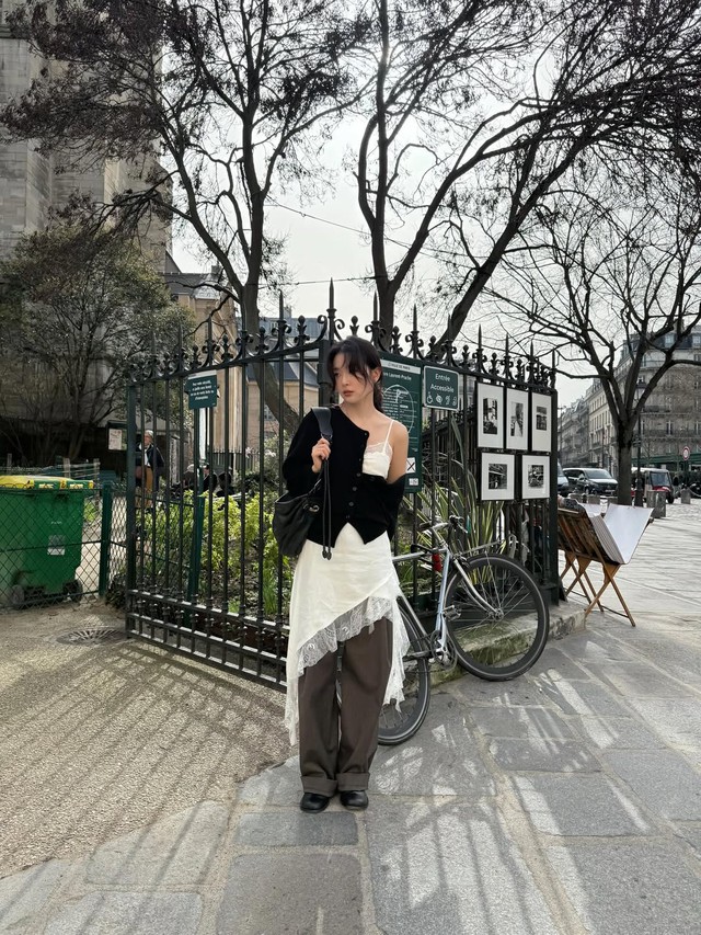 Áo cardigan mỏng giúp hoàn thiện phong cách thời trang trong ngày giao mùa- Ảnh 11.