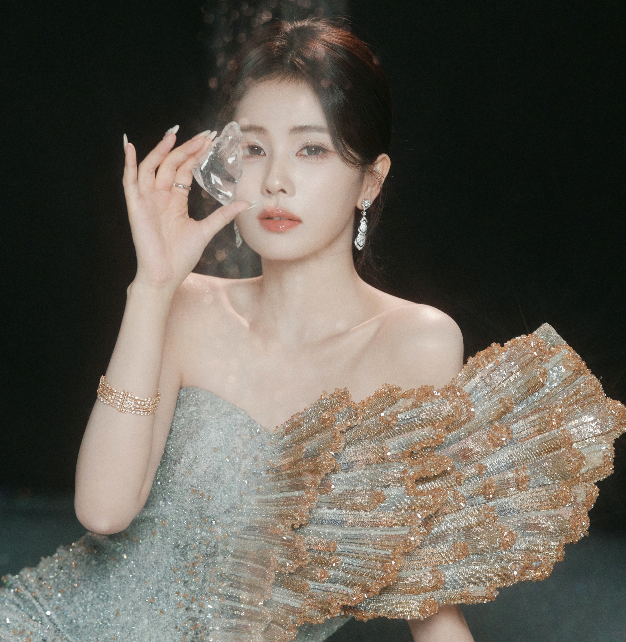 Visual này chấm điểm 9 chẳng ai dám nhận điểm 10, một cái nhíu mày cũng đủ làm lòng người bấn loạn- Ảnh 3. Visual này chấm điểm 9 chẳng ai dám nhận điểm 10, một cái nhíu mày cũng đủ làm lòng người bấn loạn- Ảnh 3.