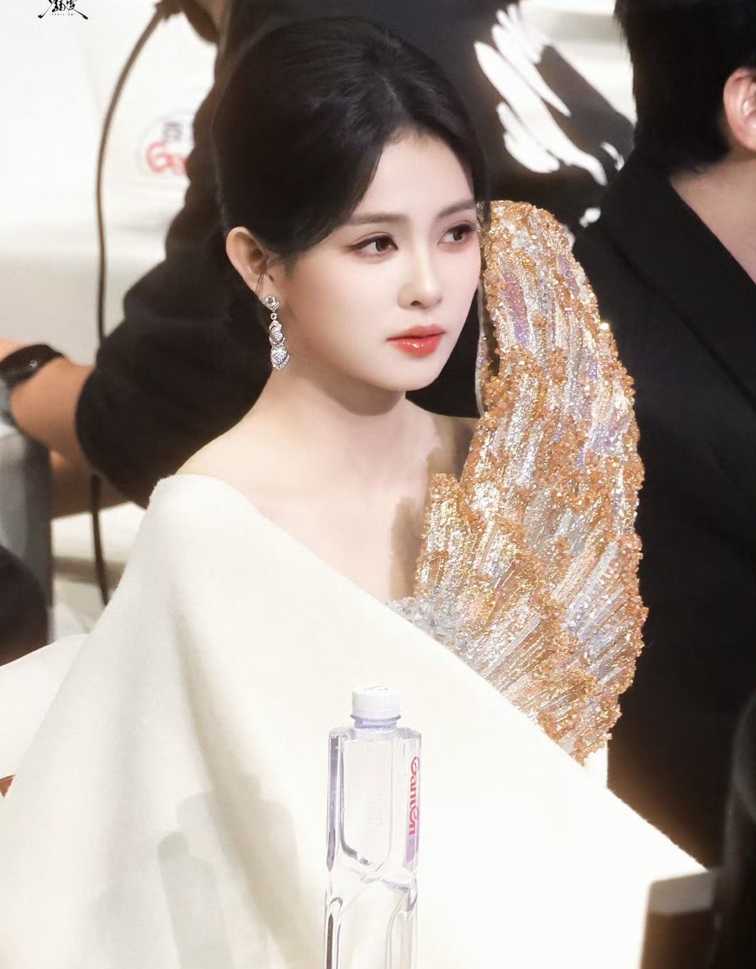 Visual này chấm điểm 9 chẳng ai dám nhận điểm 10, một cái nhíu mày cũng đủ làm lòng người bấn loạn- Ảnh 6. Visual này chấm điểm 9 chẳng ai dám nhận điểm 10, một cái nhíu mày cũng đủ làm lòng người bấn loạn- Ảnh 6.