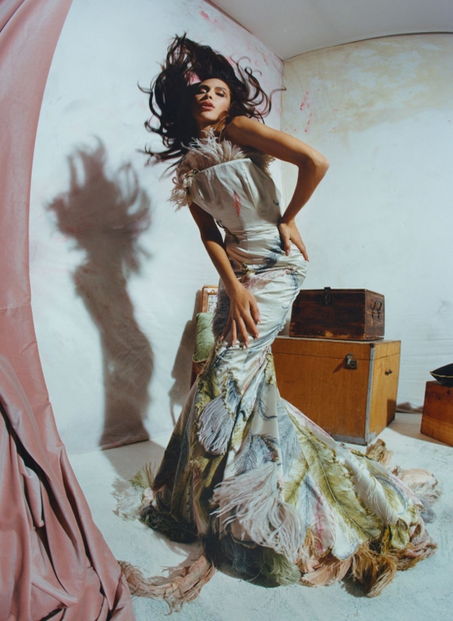 Nhan sắc nóng bỏng của người mẫu chuyển giới từng hẹn hò Mbappé - 5