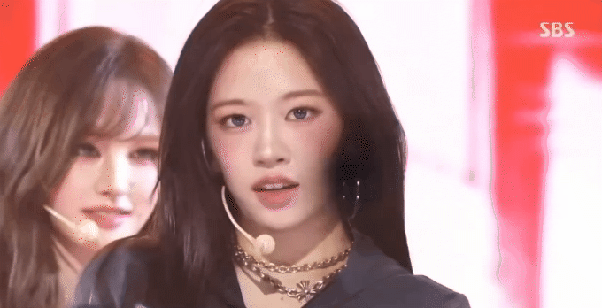 Mỹ nhân khổ nhất showbiz: Mất 3 năm để “vịt hoá thiên nga”, đẹp đến mấy cũng không được giật spotlight- Ảnh 2.