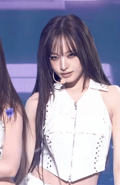 Mỹ nhân khổ nhất showbiz: Mất 3 năm để “vịt hoá thiên nga”, đẹp đến mấy cũng không được giật spotlight- Ảnh 3.