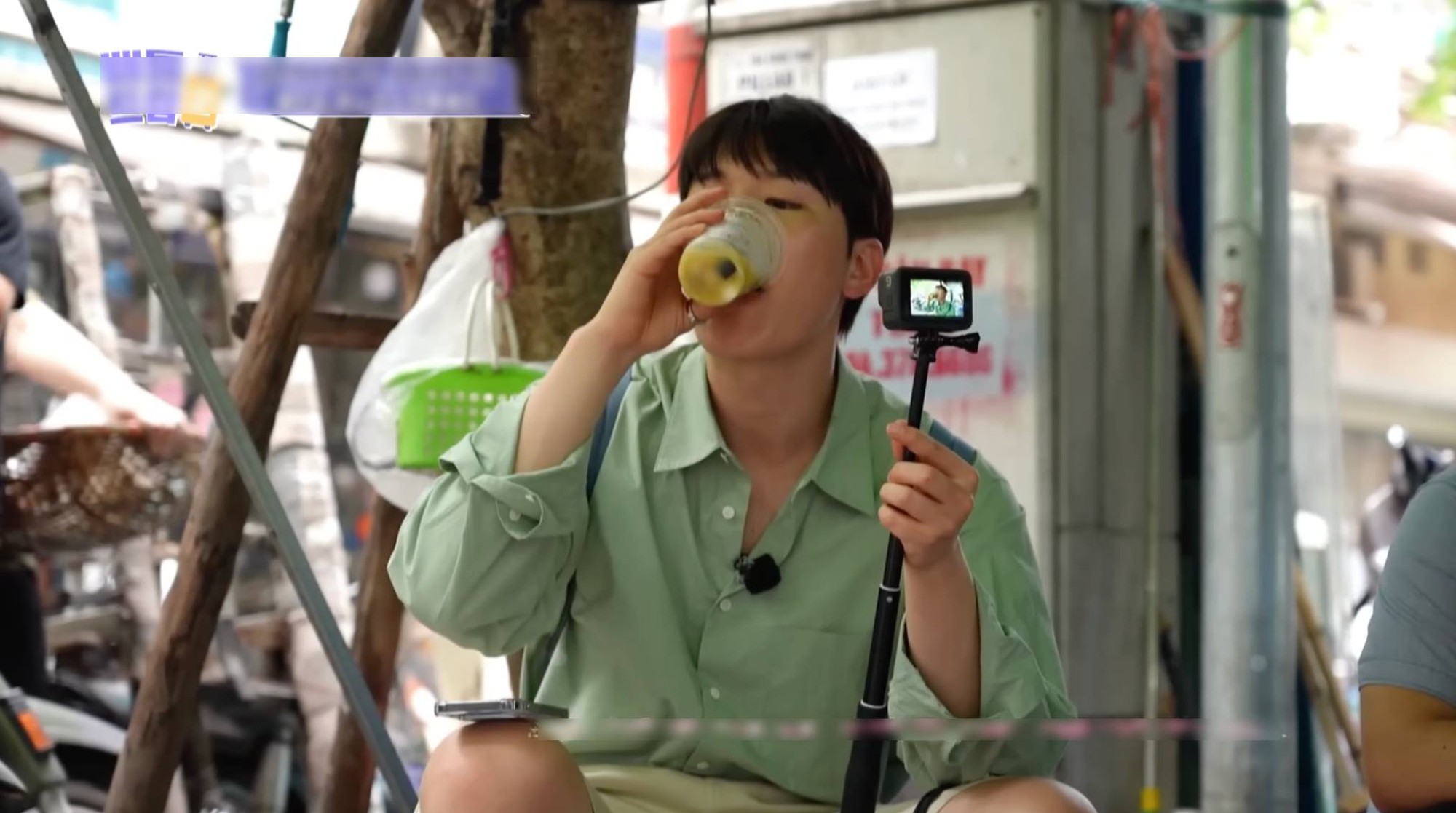 Món ăn 25.000 đồng của Việt Nam lên đài Hàn Quốc, sao nam ngồi ghế nhựa say mê ăn giữa phố- Ảnh 4.