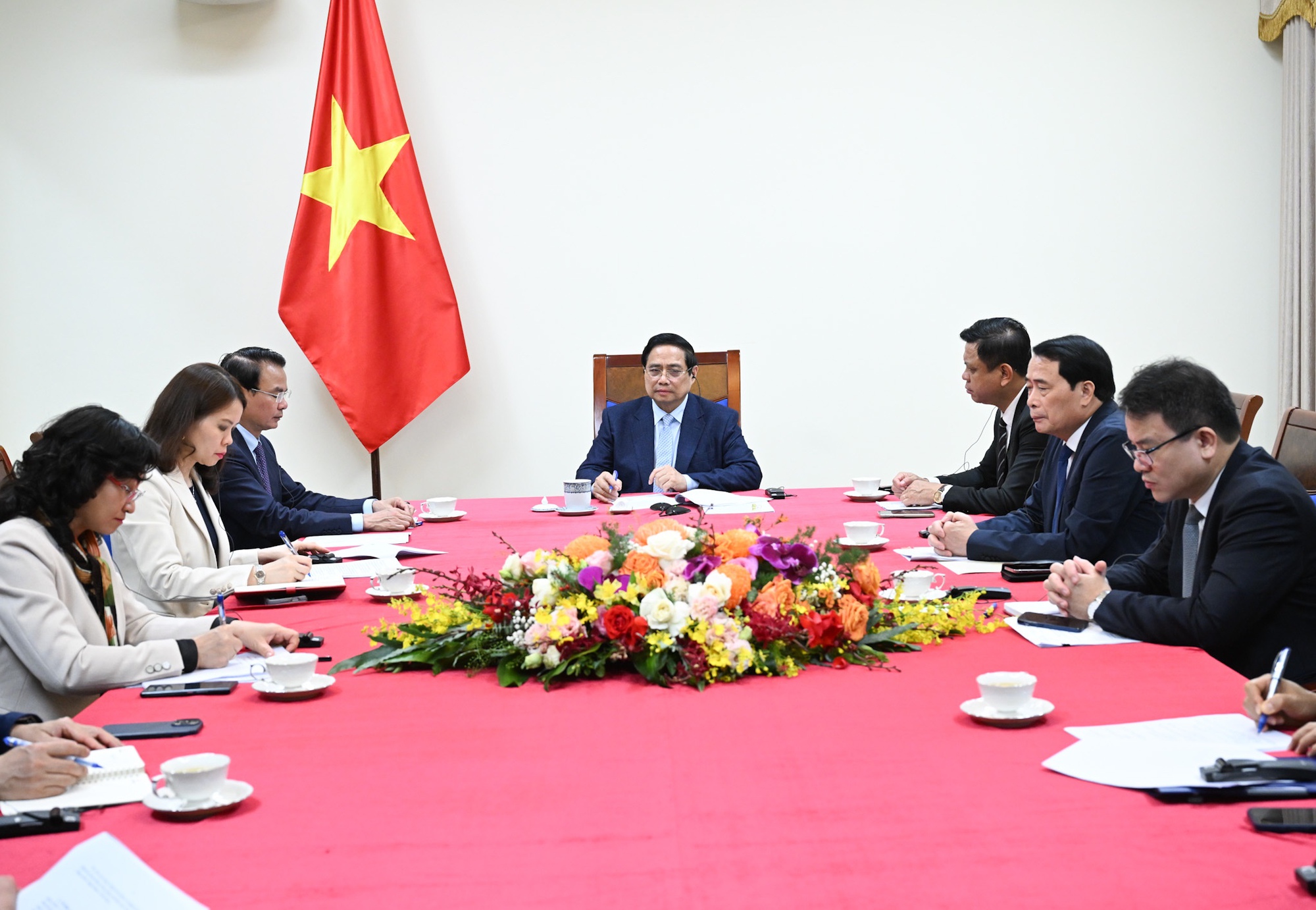 Qatar, UAE cam kết bảo đảm ổn định năng lượng cho Việt Nam - Ảnh 2. Qatar, UAE cam kết hỗ trợ tối đa nhu cầu năng lượng của Việt Nam - Ảnh 2.