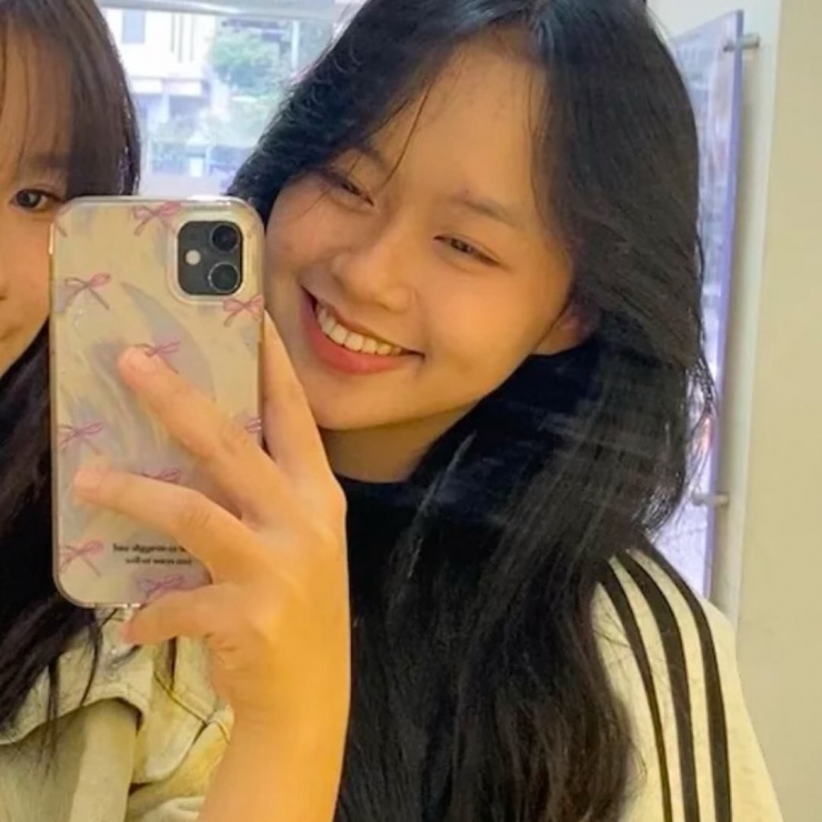 Tham gia Miss World Vietnam 2025, Phạm Thùy Dung thay đổi phong cách, thường xuyên trang điểm và chăm chút hình ảnh hơn. Trước đó, khi đi học hoặc sinh hoạt cùng bạn bè, gia đình, cô chủ yếu để mặt mộc.