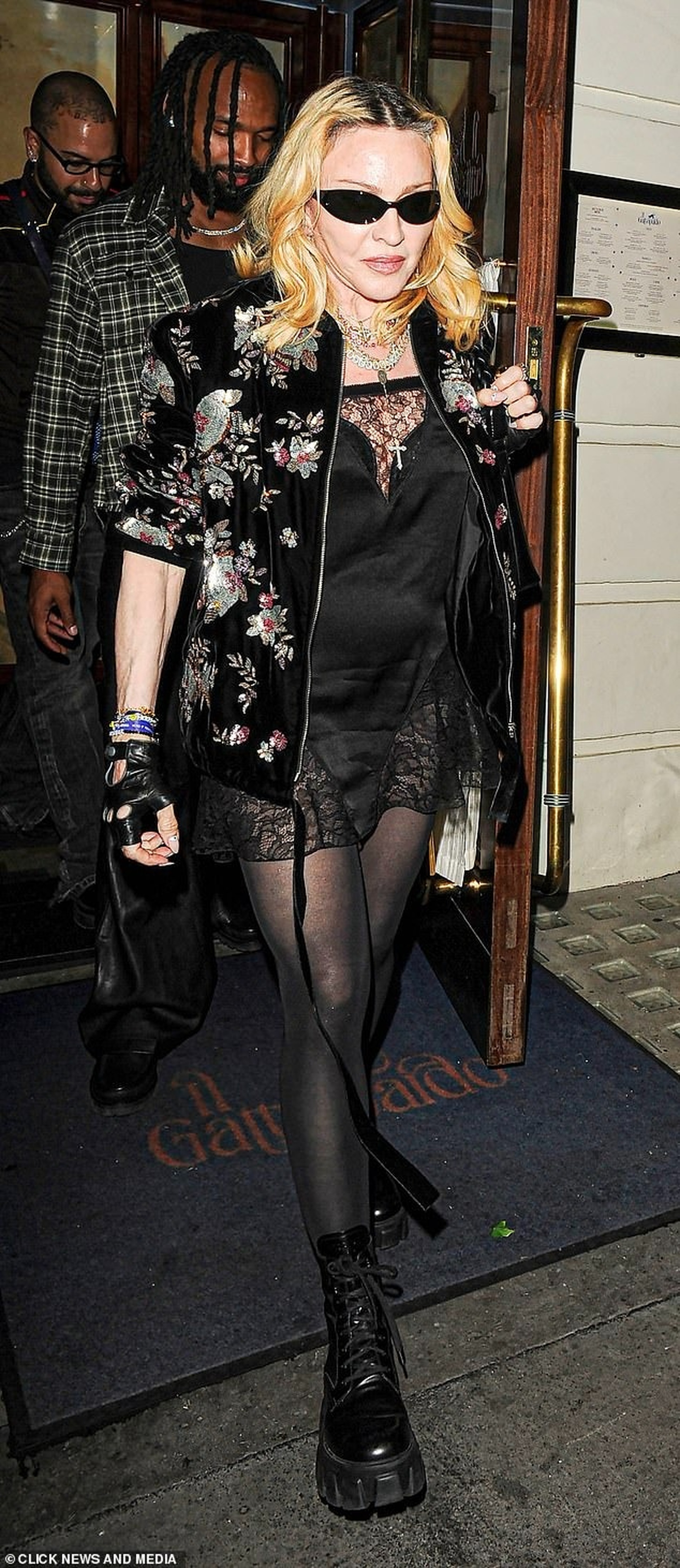 Mỹ nhân kế thừa phong cách thời trang hở bạo của Madonna - 3