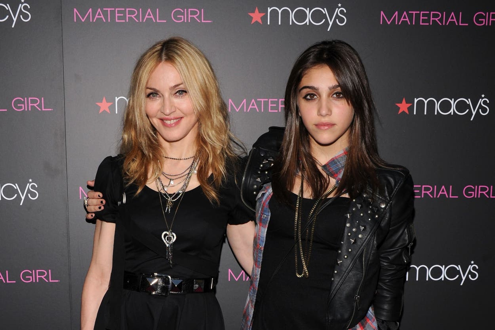 Mỹ nhân kế thừa phong cách thời trang hở bạo của Madonna - 4