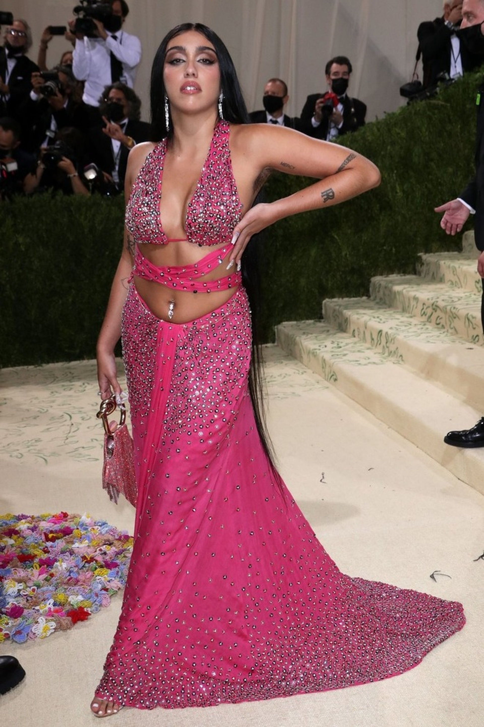 Mỹ nhân kế thừa phong cách thời trang hở bạo của Madonna - 7