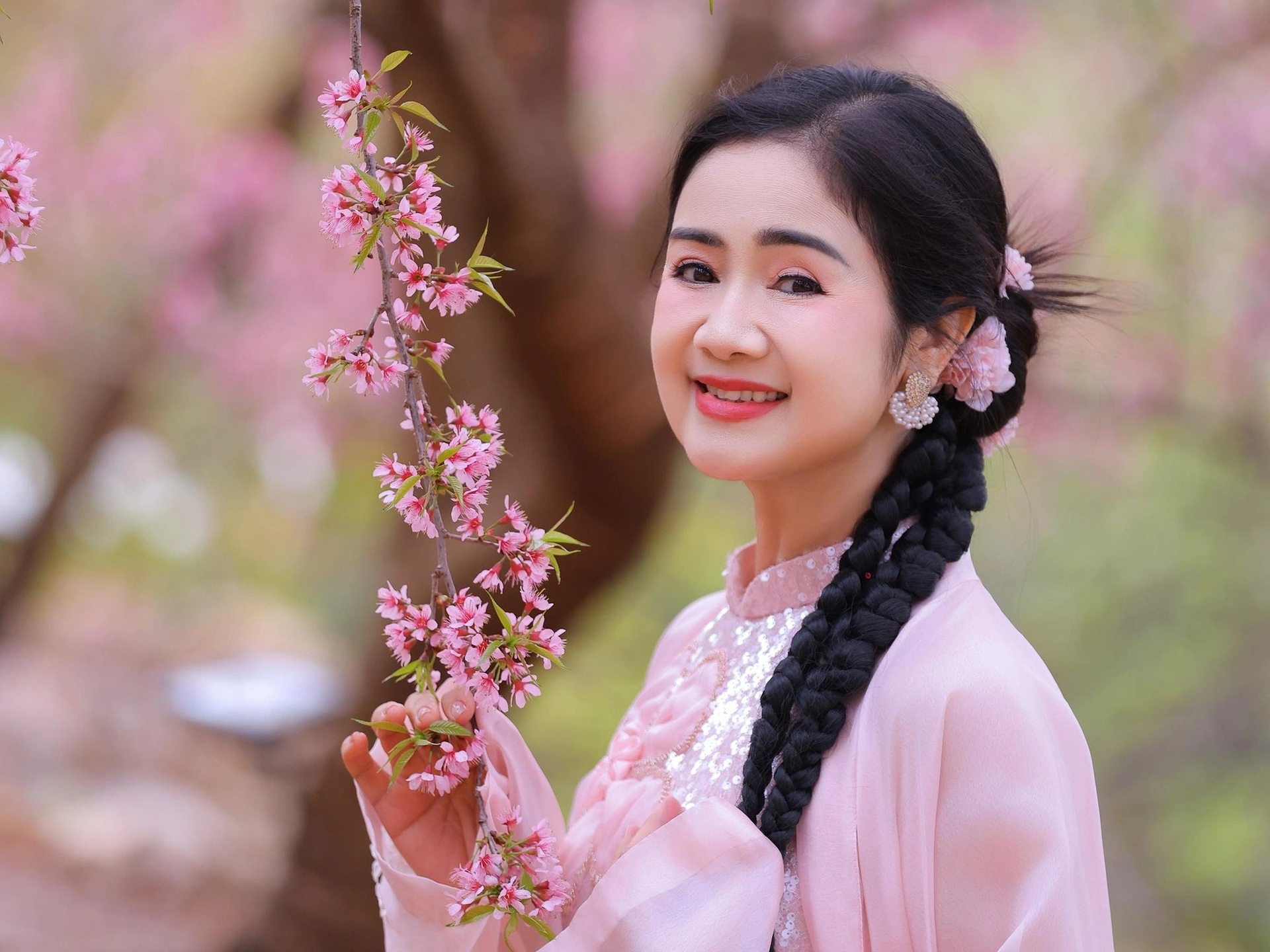 Nhan sắc trẻ đẹp không ngờ của nữ hoàng ảnh lịch Thu Hà ở tuổi U60 - 8