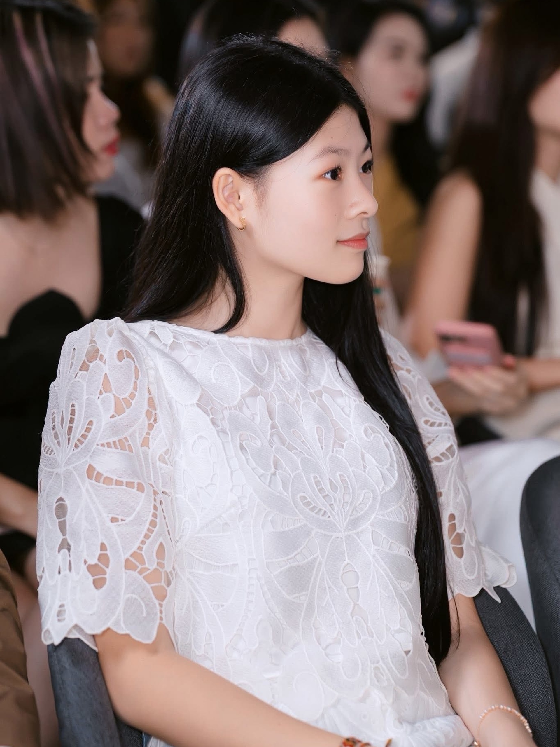 Con gái Bình Minh: Tuổi 17 chân dài như hoa hậu, chơi thể thao cừ khôi - 9