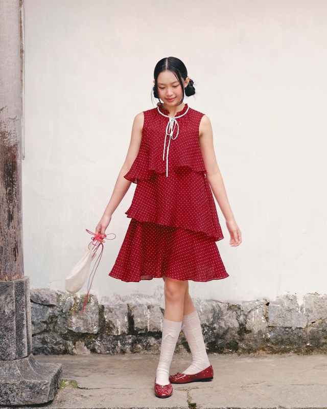 Họa tiết chấm bi trở lại ‘ngôi đầu’ xu hướng xuân hè 2026  - Ảnh 4.