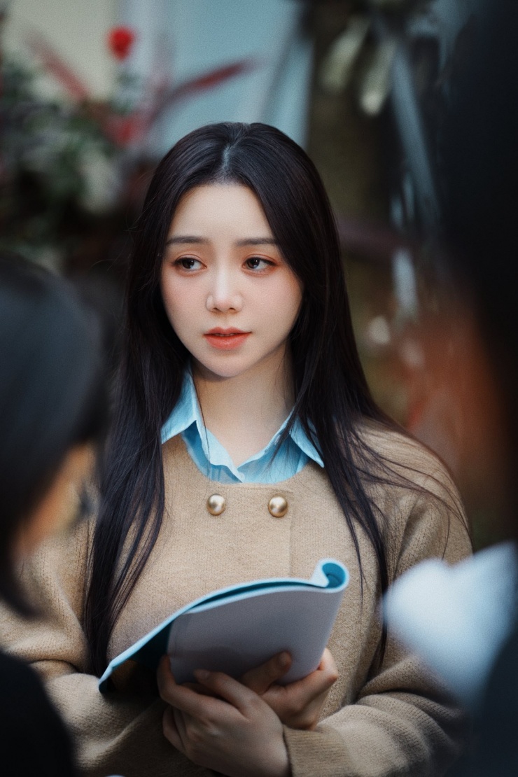 Dù gây bàn tán về gương mặt nhưng không thể phủ nhận nhan sắc Quỳnh Kool ngày càng chín và cô cũng diễn xuất nhiều cảm xúc hơn. 