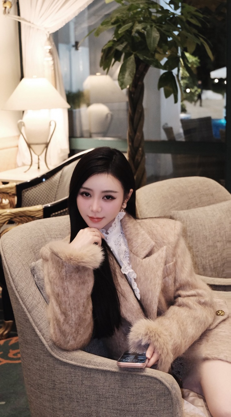 Nữ diễn viên không đóng khung mình ở một dạng vai nhất định mà biến hoá trong nhiều nhân vật có cá tính và màu sắc khác nhau. 