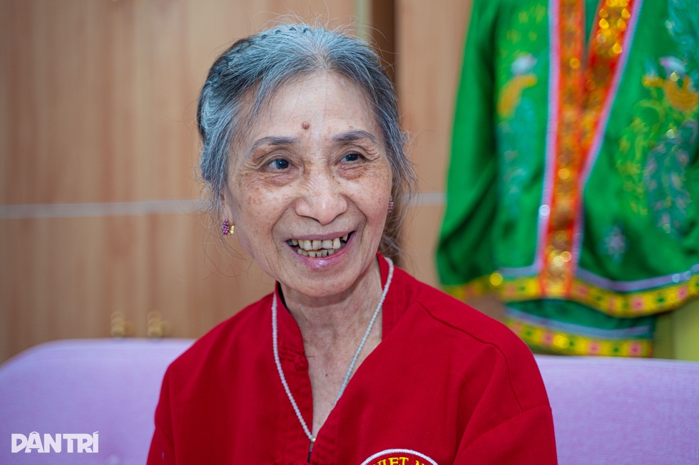 Tôi bán nhà, mang hết váy áo, đạo cụ múa vào viện dưỡng lão ở tuổi 80 - 3