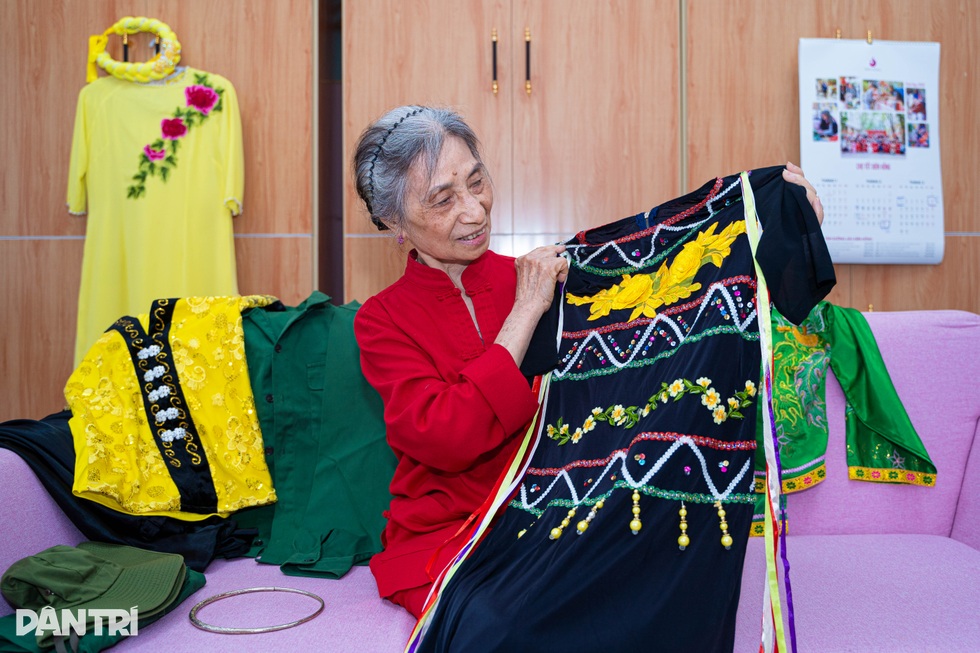 Tôi bán nhà, mang hết váy áo, đạo cụ múa vào viện dưỡng lão ở tuổi 80 - 4