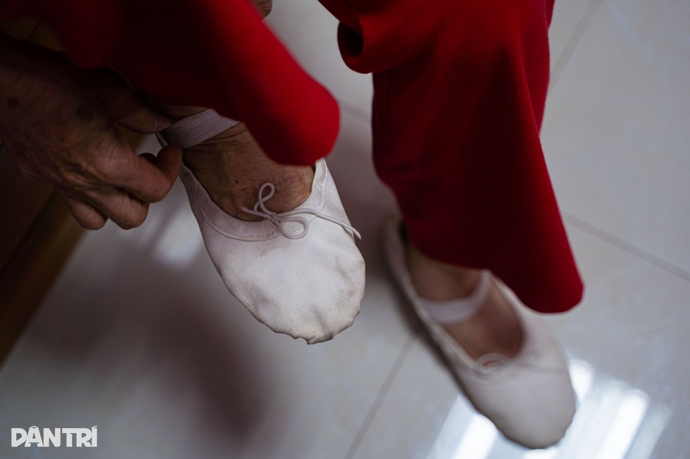 Tôi bán nhà, mang hết váy áo, đạo cụ múa vào viện dưỡng lão ở tuổi 80 - 5