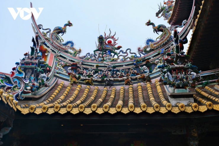 Nhờ sự tinh tế trong kiến trúc và nghệ thuật trang trí, Triều Thiên Cung không chỉ là nơi hành hương mà còn được xem như một công trình tiêu biểu phản ánh kỹ thuật thủ công và thẩm mỹ truyền thống của người Hoa tại Đài Loan. Ngôi miếu hiện được xếp hạng di tích lịch sử quan trọng và là một trong những điểm tham quan văn hóa nổi tiếng nhất của vùng Bắc Cảng.