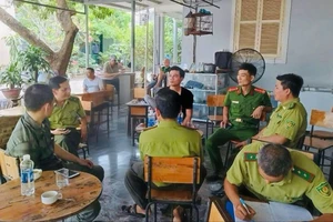 Vụ khách đi cà phê mang theo chim phải chứng minh nguồn gốc: Kiểm lâm Huế nói gì?