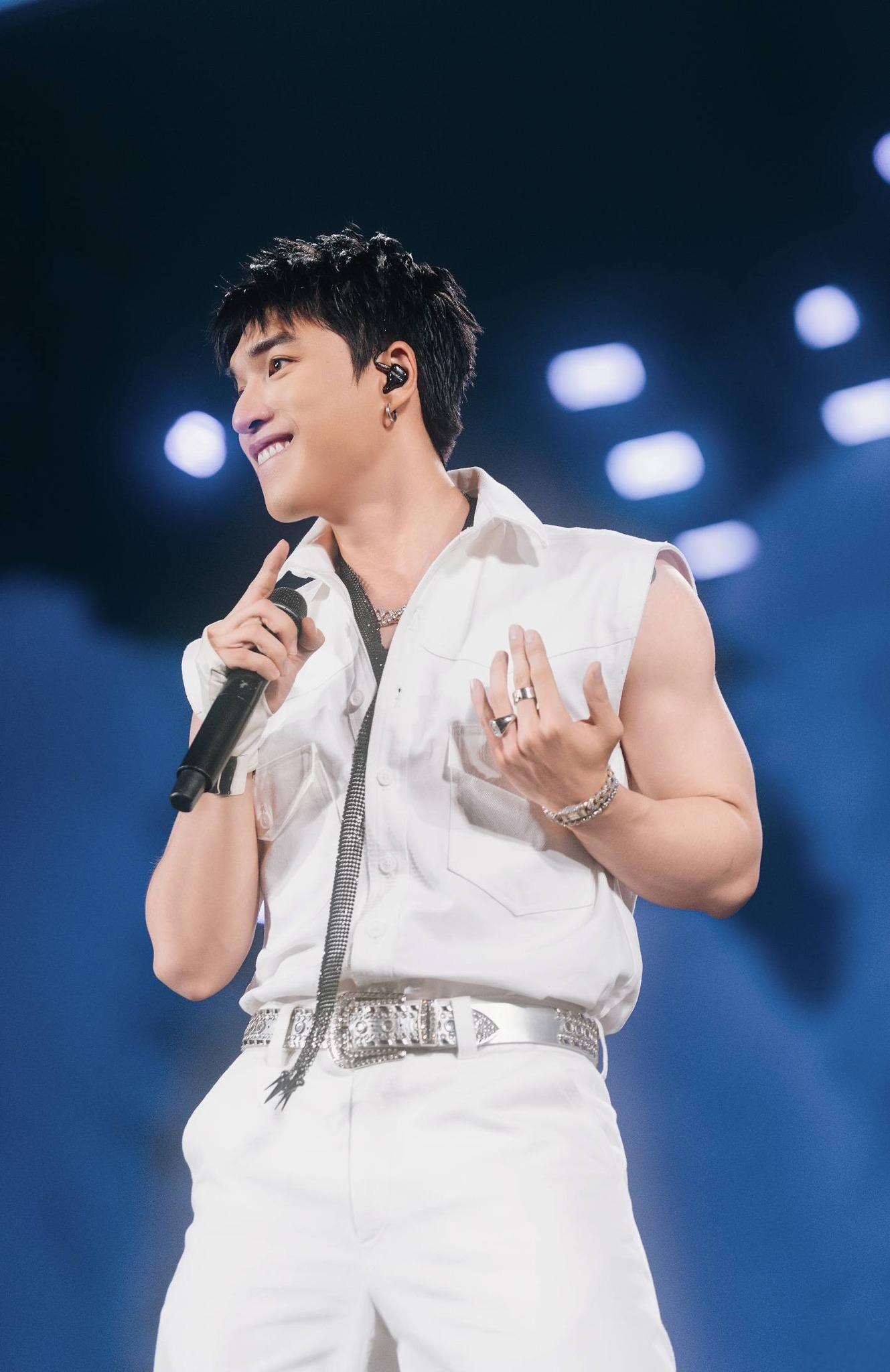 HIEUTHUHAI vẫn loay hoay với giọng hát của mình- Ảnh 4.